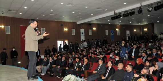 Selçuk Bayraktar Batman Üniversitesi öğrencileriyle buluştu