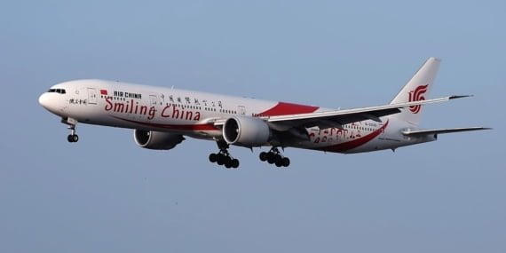 133 kişiyi taşıyan uçak düştü