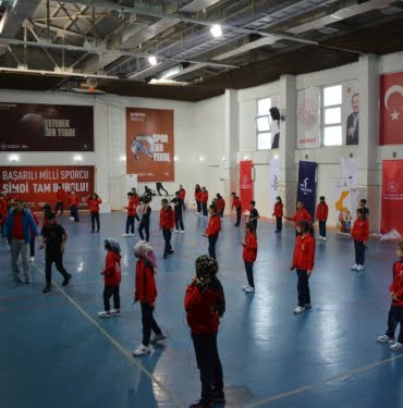 BİZ BİR TAKIMIZ (2)