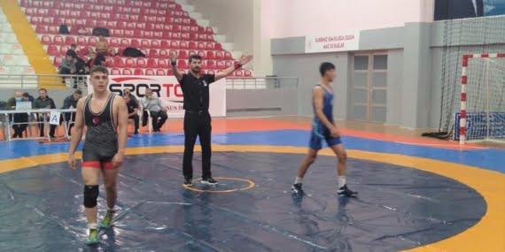 Batmanlı Korkmaz güreşte Türkiye üçüncüsü oldu