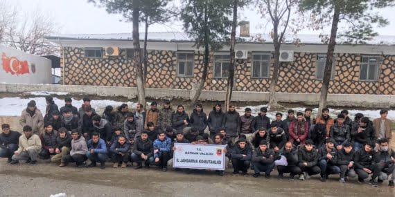 Durdurulan otobüsten 62 göçmen çıktı