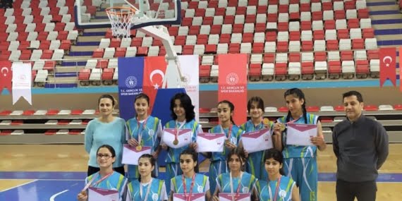 İMKB Belde Ortaokulu Ağrı’dan bölge şampiyonu olarak döndü