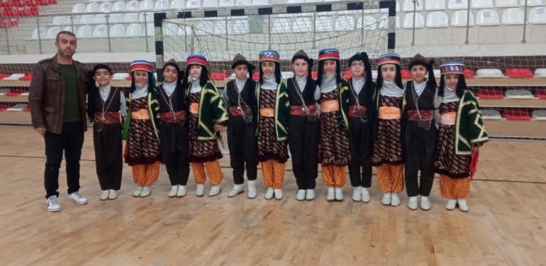 MİNİKLER BİRİNCİ