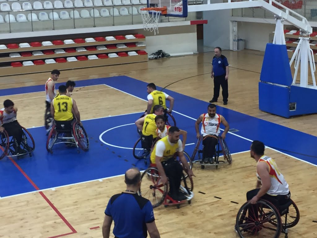 Batmanlı engelli basketbolculardan galibiyet sevinci