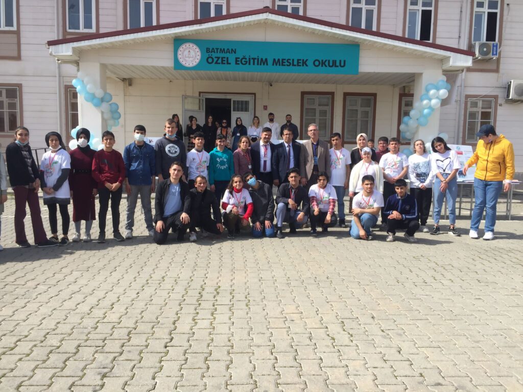 Öğrencilerin TÜBİTAK Bilim Fuarı kapsamında hazırladığı projeler tanıtıldı