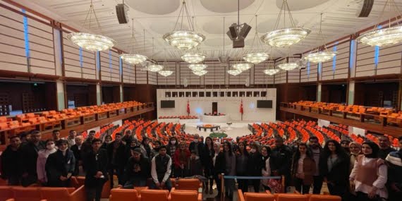 Belediye’den üniversite öğrencilerine Sivas Ankara ve Çanakkale gezisi