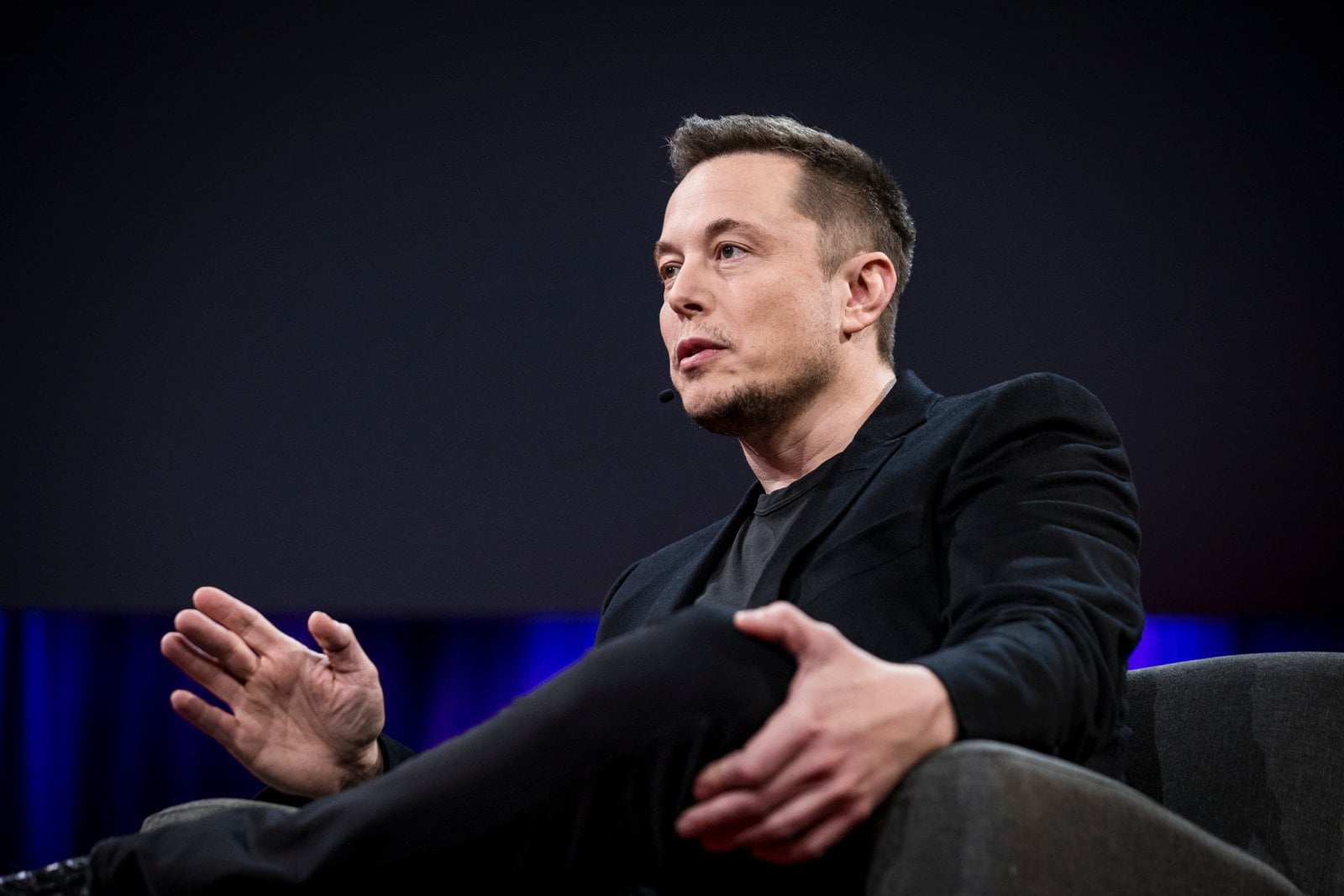 Ünlü biyografi yazarı: Elon Musk, Starlink'in kontrolünü Pentagon'a devretti