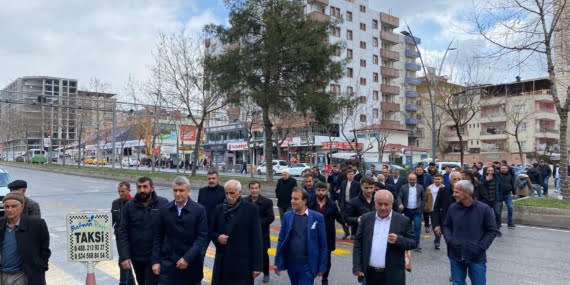 Kozluk ve Sason'da yüzlerce kişi CHP'ye geçti Kozluk ve Sason’da yüzlerce kişi CHP’ye geçti