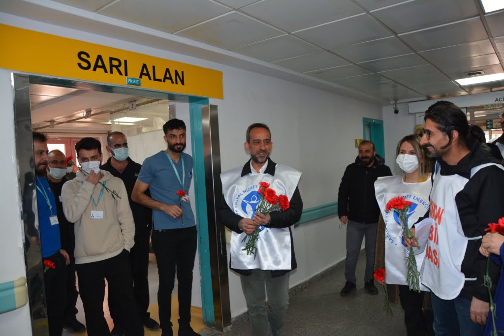 İki günlük grevde olan hekimler açıklama yaptı İki günlük grevde olan hekimler açıklama yaptı