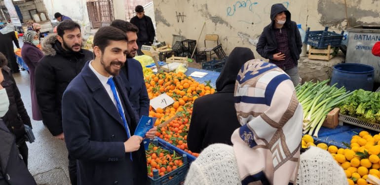 photo5800867295260686211