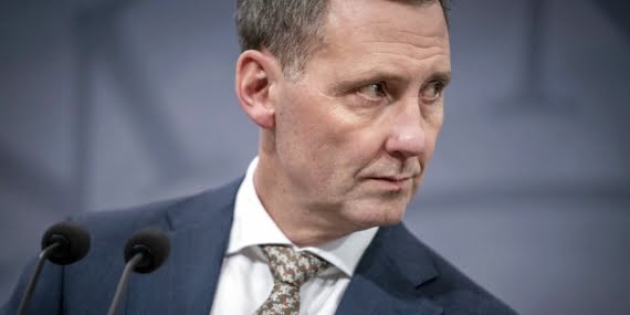 Danimarka Adalet Bakanı, Biracılar Derneği Başkanı olmak için istifa etti