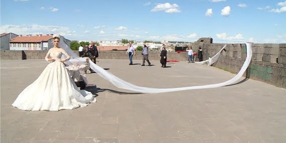 Diyarbakır Keçi Burcu’nda 500 metrelik gelinlik