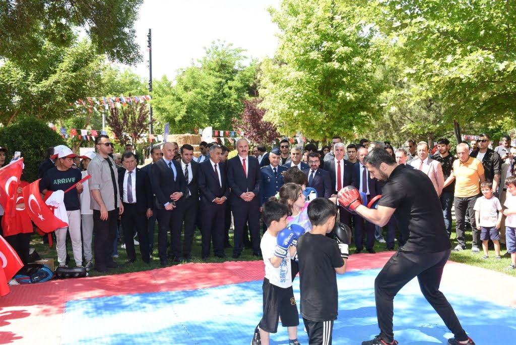 Atatürk Parkı'nda 19 Mayıs Atatürk'ü Anma Gençlik ve Spor Bayramı kutlamaları