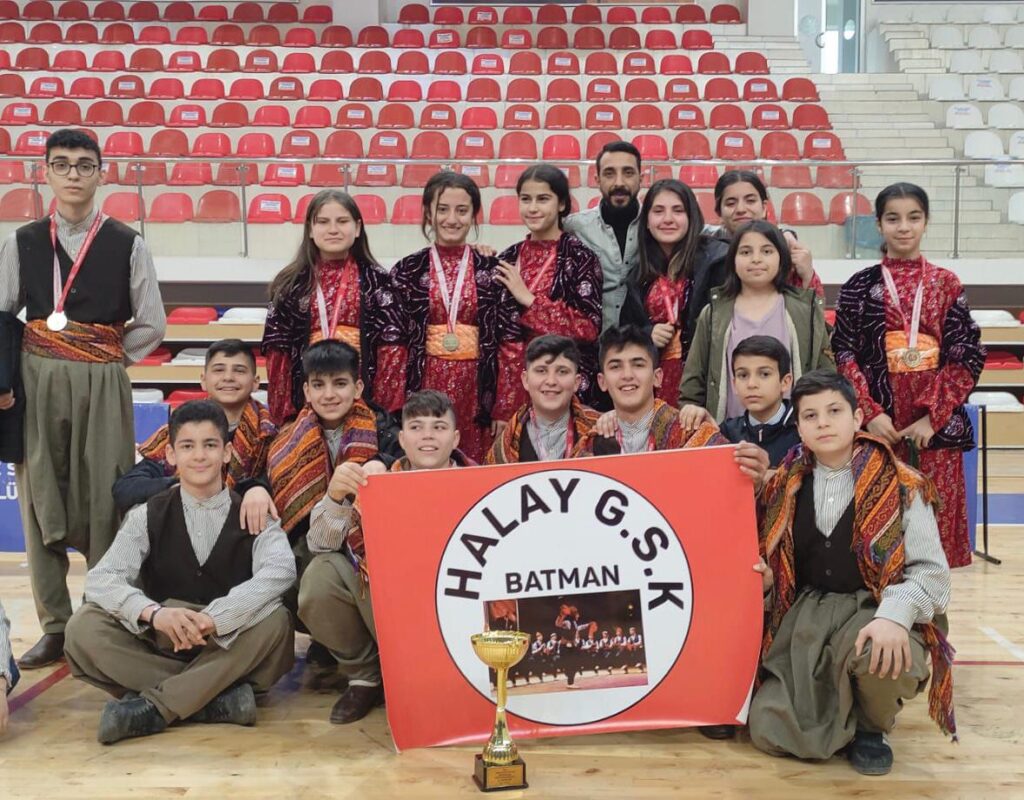 Batmanlı 6 folklor ekibi destek bekliyor