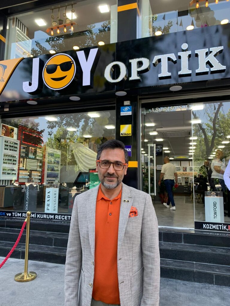 Joy Optik görkemli bir açılış ile yeni yerinde hizmet vermeye başladı