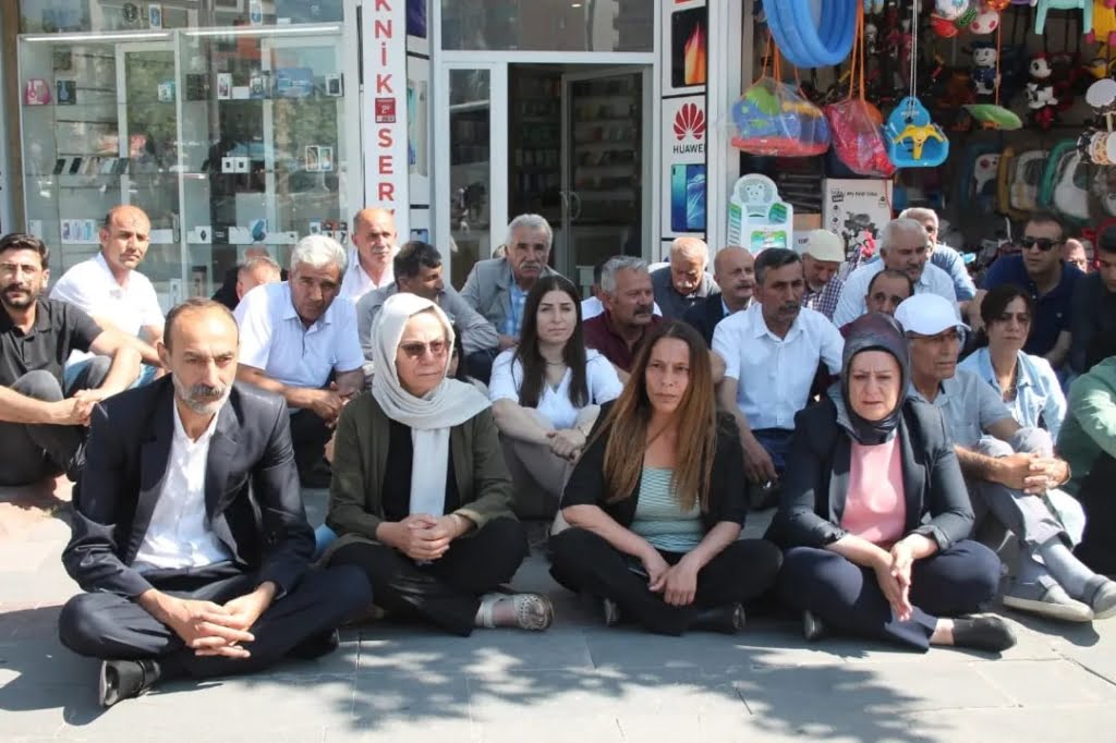 HDP Batman İl Örgütü'nden 'Kobani Davası' tepkisi HDP Batman İl Örgütü'nden 'Kobani Davası' tepkisi