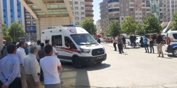 Siirt'te mayın patladı: 2 asker yaralandı Siirt’te mayın patladı: 2 asker yaralandı
