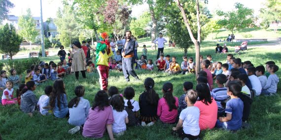 Parklarda çocuklar ile Kürt Dil Bayramı kutlaması
