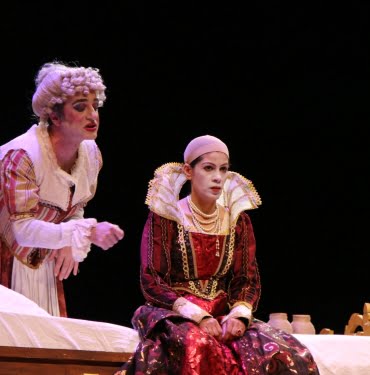 btm-20-05-2022-elizabeth-tiyatro-izleyiciyle-bulustu5