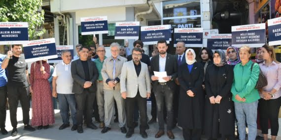AK Parti Batman İl Teşkilatı’ndan 27 Mayıs 1960 darbesinin yıl dönümü nedeniyle basın açıklaması