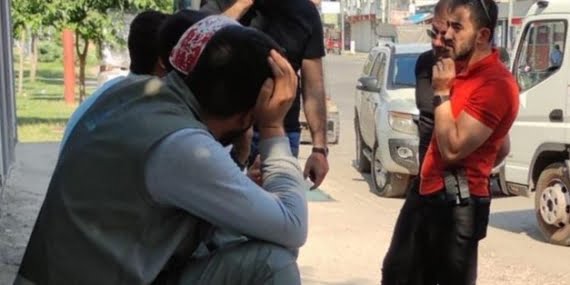 Maaşını alamayan işçiler mahallenin elektriğini kesti