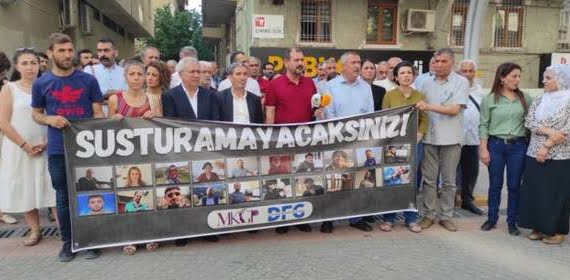 Diyarbakır’da gözaltına alınan gazetecilerin gözaltı süresi iki gün uzatıldı