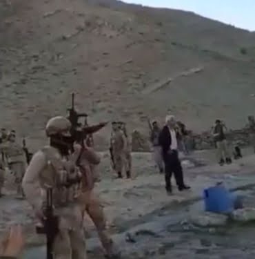 van-da-havaya-ates-acarak-yapilan-gozalti-tartisma-yaratti-valilik-aciklama-yayinladi-1031236-5