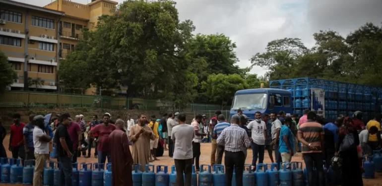 2022-07-29t053047z_2_lynxmpei6s05o_rtroptp_3_sri-lanka-crisis