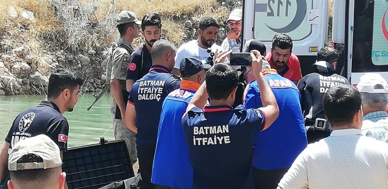 6B64CB8A-7A3E-4305-9389-EA85A928E7C3