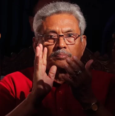 Sri Lanka Cumhurbaşkanı ailesi ile birlikte askeri uçakla ülkeden kaçtı