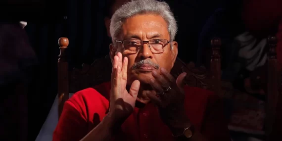 Sri Lanka Cumhurbaşkanı ailesi ile birlikte askeri uçakla ülkeden kaçtı