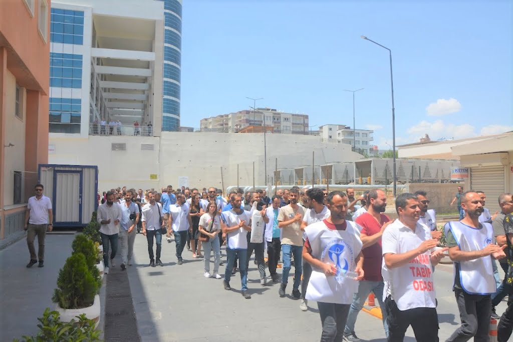 Batman'da sağlık emekçileri grevdeydi: Ölmek istemiyoruz! Batman'da sağlık emekçileri grevdeydi: Ölmek istemiyoruz!