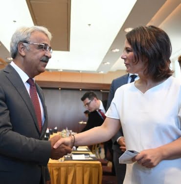 Almanya Dışişleri Bakanı Baerbock , Ankarada Siyasi Parti Yöneticileriyle Görüştü