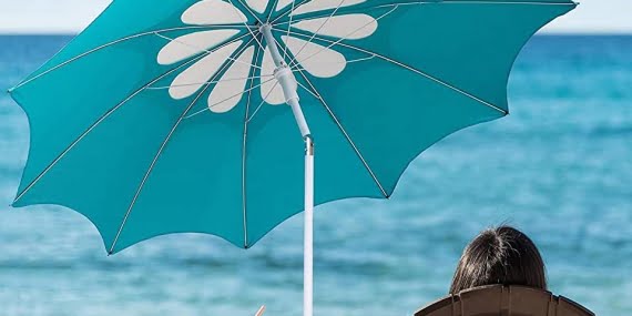 Güneşlenen kadının göğsüne şemsiye saplandı, hayatını kaybetti