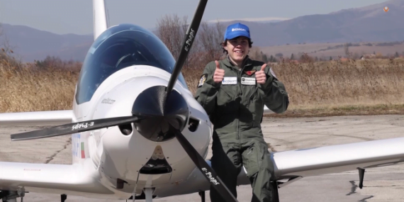 17 yaşındaki pilot, dünyayı tek başına turlayan en genç kişi oldu