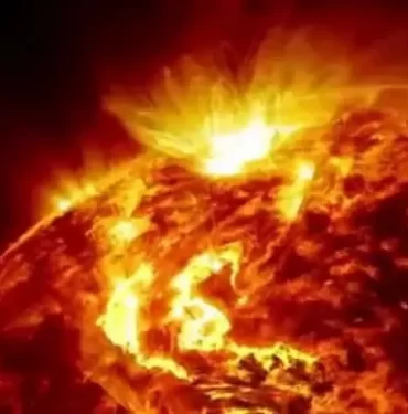 guneste_delik_acilinca_korkutan_uyari_geldi_gunes_firtinasi_dunyayi_vurabilir_1659513291_0625