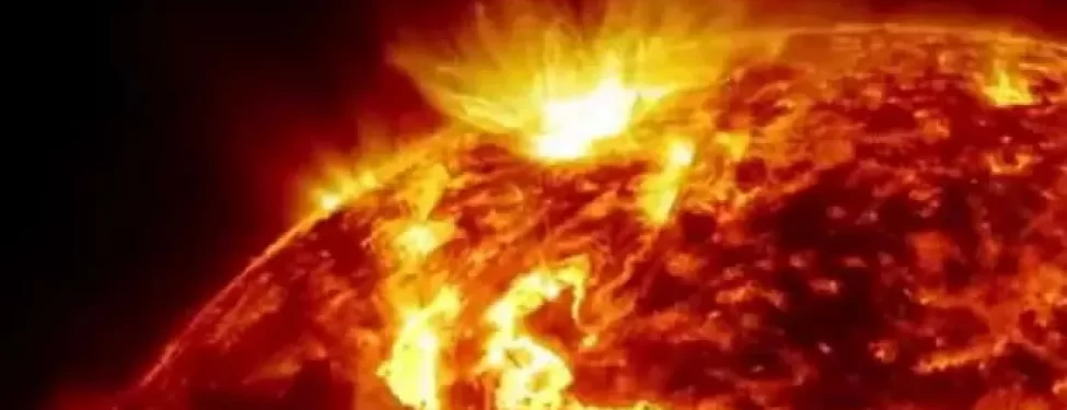 guneste_delik_acilinca_korkutan_uyari_geldi_gunes_firtinasi_dunyayi_vurabilir_1659513291_0625