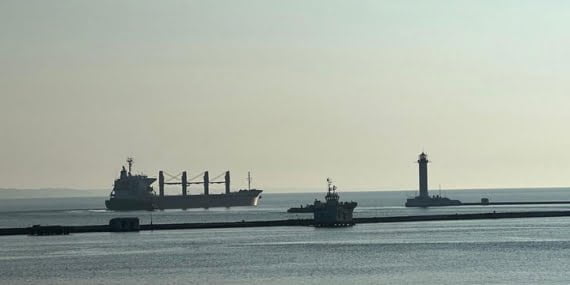 58 bin ton mısır taşıyan üç tahıl gemisi de yola çıktı