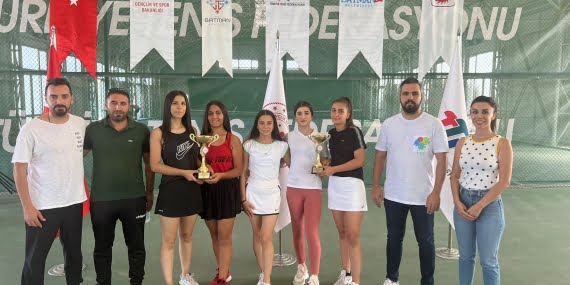 Belediye’nin tenisçilerinden üstün performans