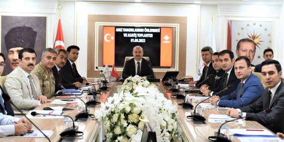 Batman Valiliği'nde 'anız yangınları' masaya yatırıldı Batman Valiliği’nde ‘anız yangınları’ masaya yatırıldı