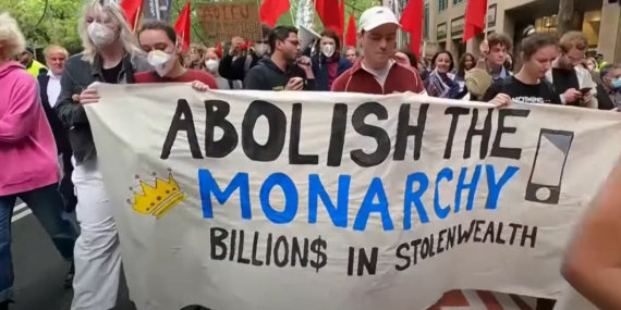 Avustralya’da İngiliz monarşisine karşı protesto