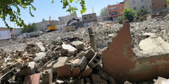 İluh Deresi kenarında yıkım bitti, şimdi sıra tesviye çalışmalarında