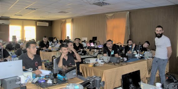 Verdikleri kurslar ile telefon tamirini öğretiyorlar