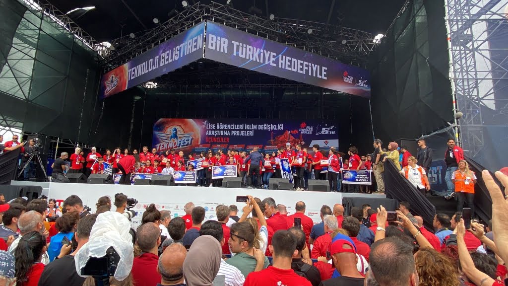 Batmanlı öğrenciler TEKNOFEST'ten ödül ile döndü