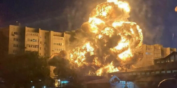 Rusya’da 9 katlı binanın üzerine askeri uçak düştü