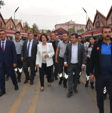 Oyuncu Hülya Koçyiğit Batmanlılarla buluştu