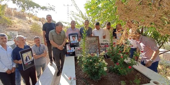 Ankara Gar katliamında yaşamını yitiren Batmanlılar mezarları başında anıldı