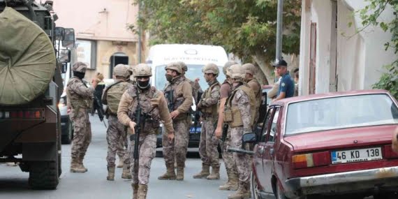 Maraş’ta ev baskınında 1 kişi öldürüldü,3 polis yaralandı