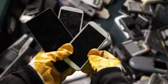 Bu yıl 5.3 milyar cep telefonunun çöpe atılacağı tahmin ediliyor