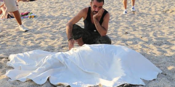 Alanya’da sahibinin serinlemek için denize soktuğu eşek boğuldu